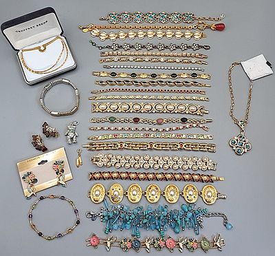 Costume Jewelry Assortment. Lot to include 29 pieces of costume jewelry, mostly bracelets – some