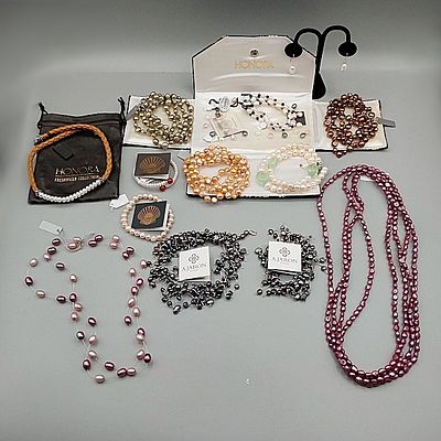 16 Freshwater & Cultured Pearl Jewelry. Sixteen freshwater and cultured pearl necklaces