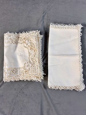 2 Sets of Vintage White Linen Napkins with Lace Edges. There are 11 white linen napkins that 