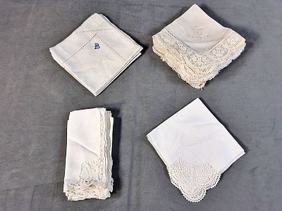 4 Sets of Vintage Lace Linen Napkins. There is a set of 2 napkins with a plain white linen 