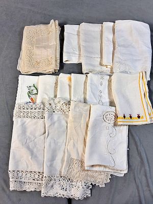 Assortment of Vintage Linen Napkins and Placemats. There are over 20 pieces of vintage linen 