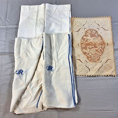 Assorted Group of Vintage Linen Textiles. Assorted Group of Vintage Textiles. There are 5 