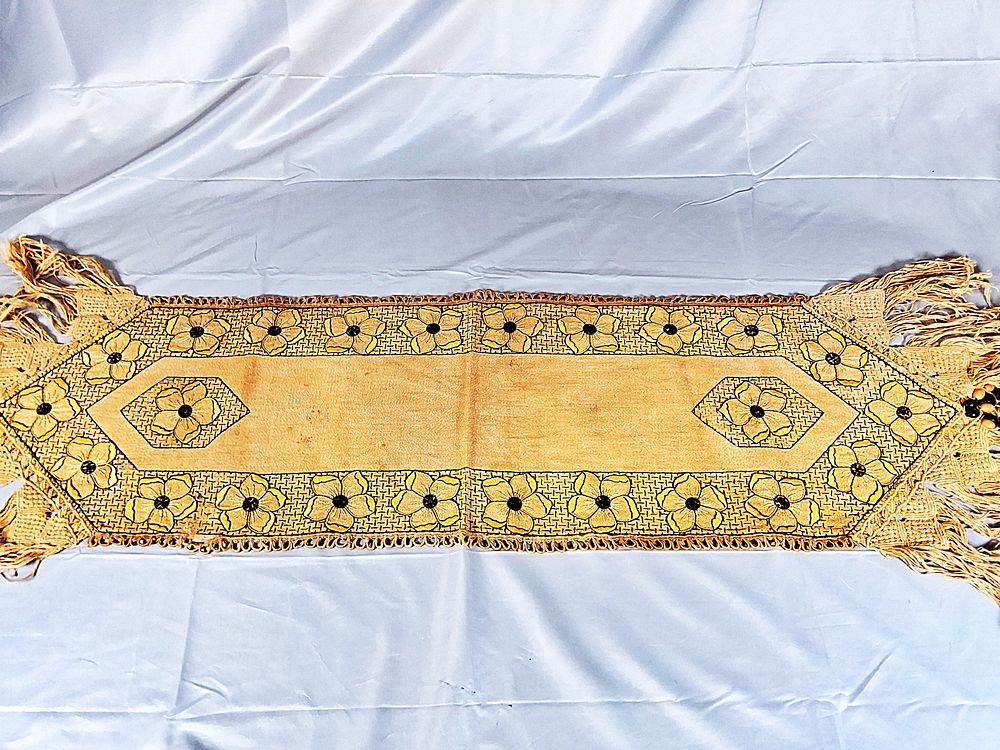 Lot 291: Vintage Arts and Crafts - Royal Society Runner