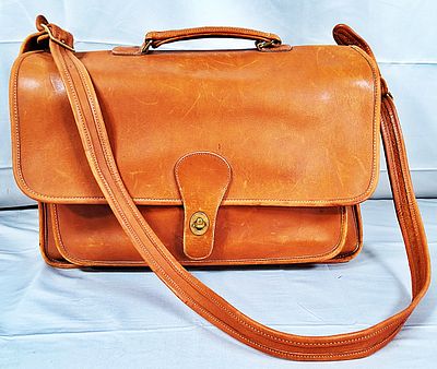 Coach Metropolitan Brief. This is a vintage Coach Metropolitan brief with this silhouette first 