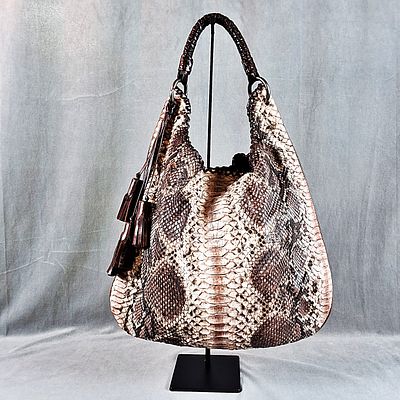 Anthony Luciano Snakeskin Hobo. This is an Anthony Luciano snakeskin hobo shoulder bag. The bag 