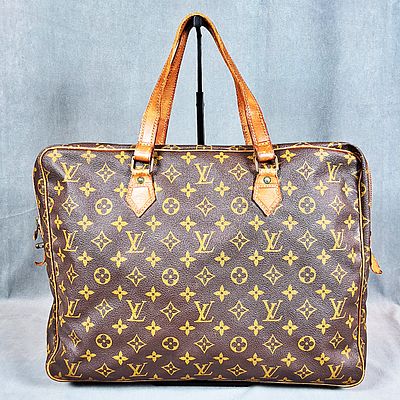 Louis Vuitton Purse. This is a brown Louis Vuitton bag with a leather exterior and the brand's 