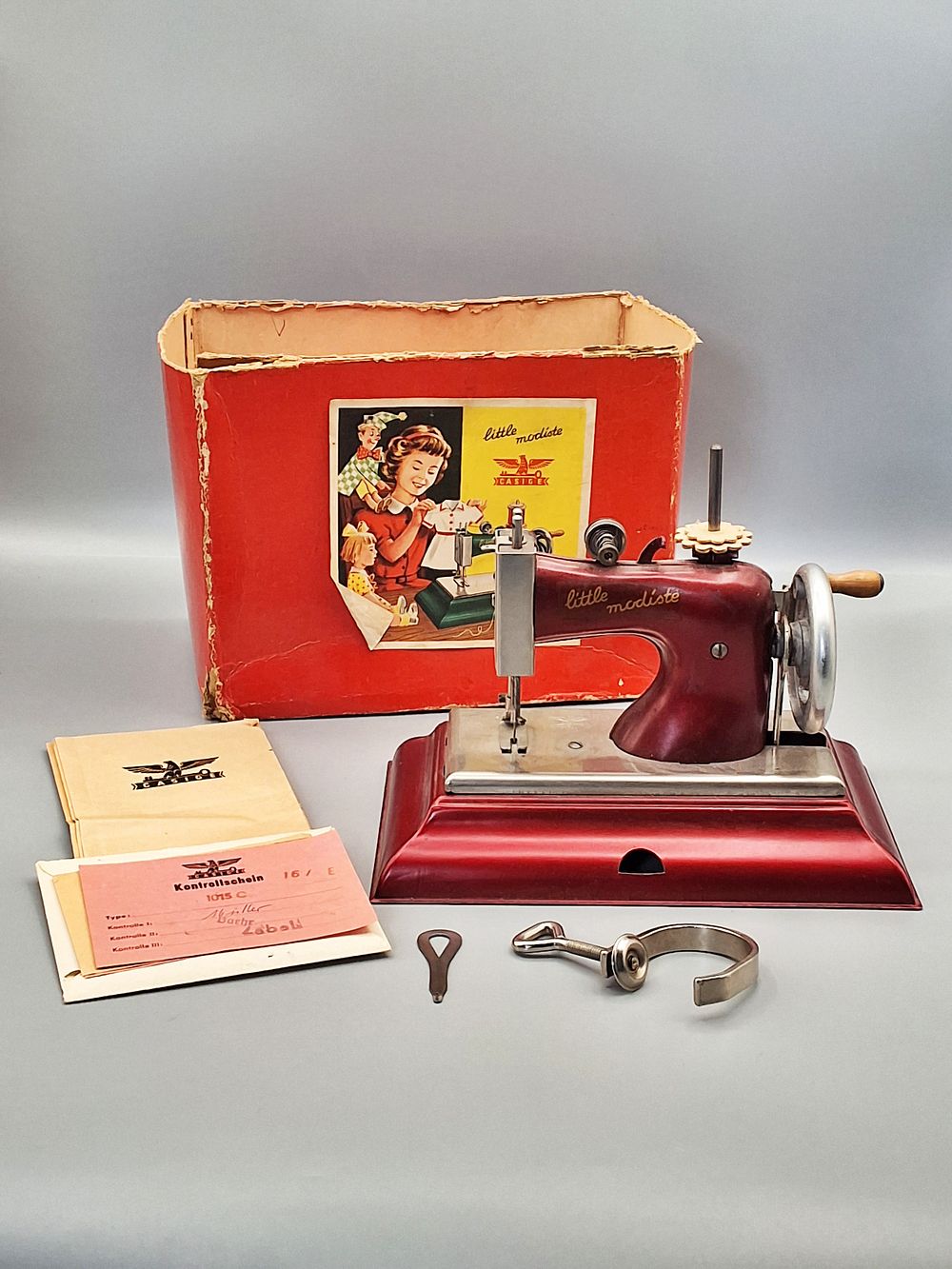 Lot 232: Vintage Toy Sewing Machine - Casige Little Modiste Model 76111