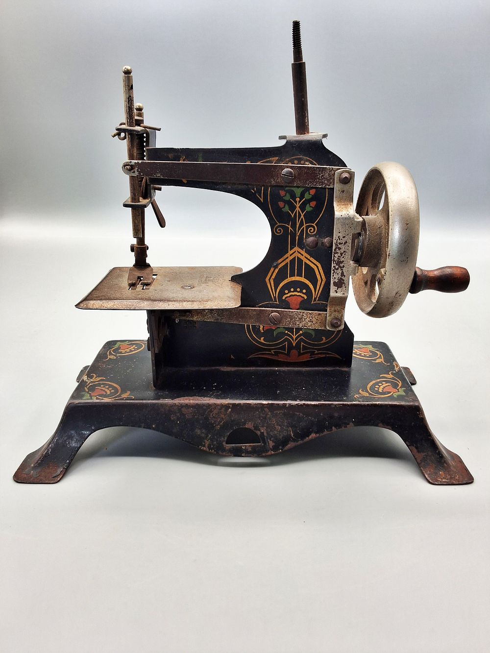 Lot 234: Vintage Toy Sewing Machine - Casige Model 24