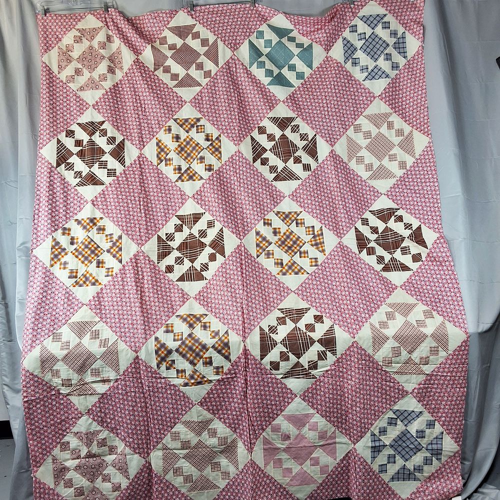 Lot 166: Vintage c1940 Aunt Vina's Favorite Quilt Top