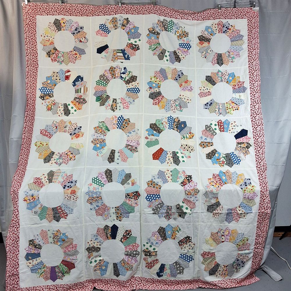 Lot 183: Vintage c1950 Dresden Plate Quilt Top