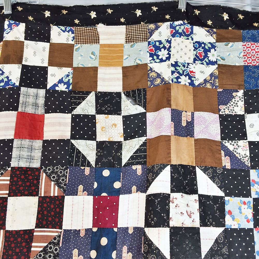 Lot 184: Vintage c1940 Monkey Wrench 9 Patch Quilt Top