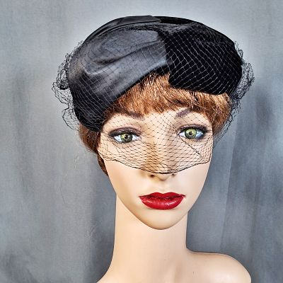 Vintage c1960s Velvet Pillbox Hat. Velvet pillbox hat with a net veil and satin ribbon. There is 