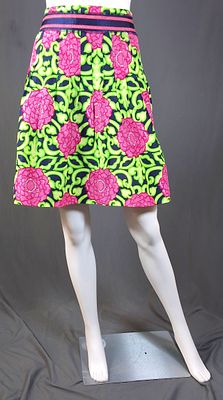 Lilly Pulitzer Floral Skirt. This skirt is a sz 4 and it is by the fashion brand Lilly Pulitzer. 