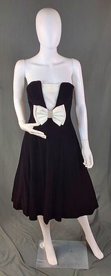 c1980s Nili Martin Black Velvet Dress. Sz 6 Nili Martin black velvet dress with the dress being 
