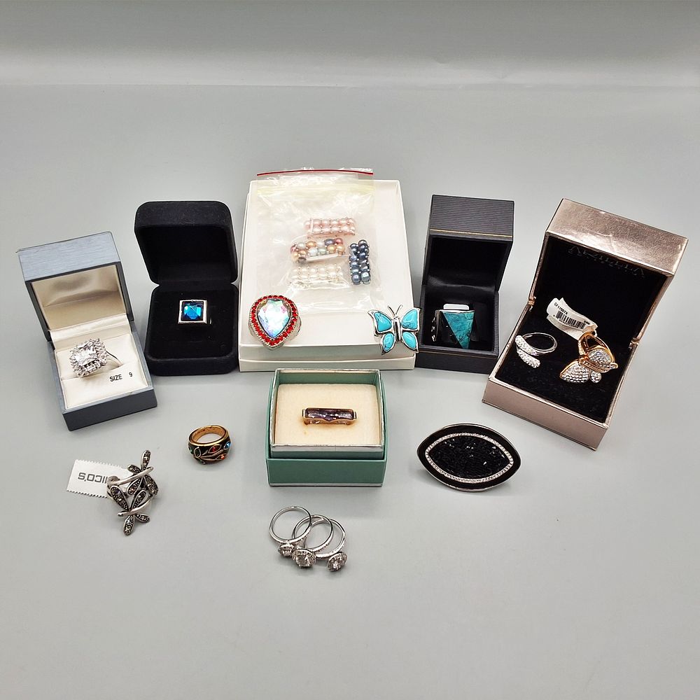 Lot 150: 18 Assorted Fashion RIngs