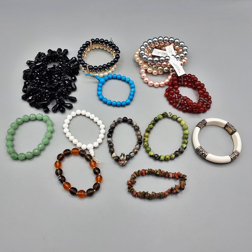 Lot 156: 16 Assorted Beaded Stretch Bracelets