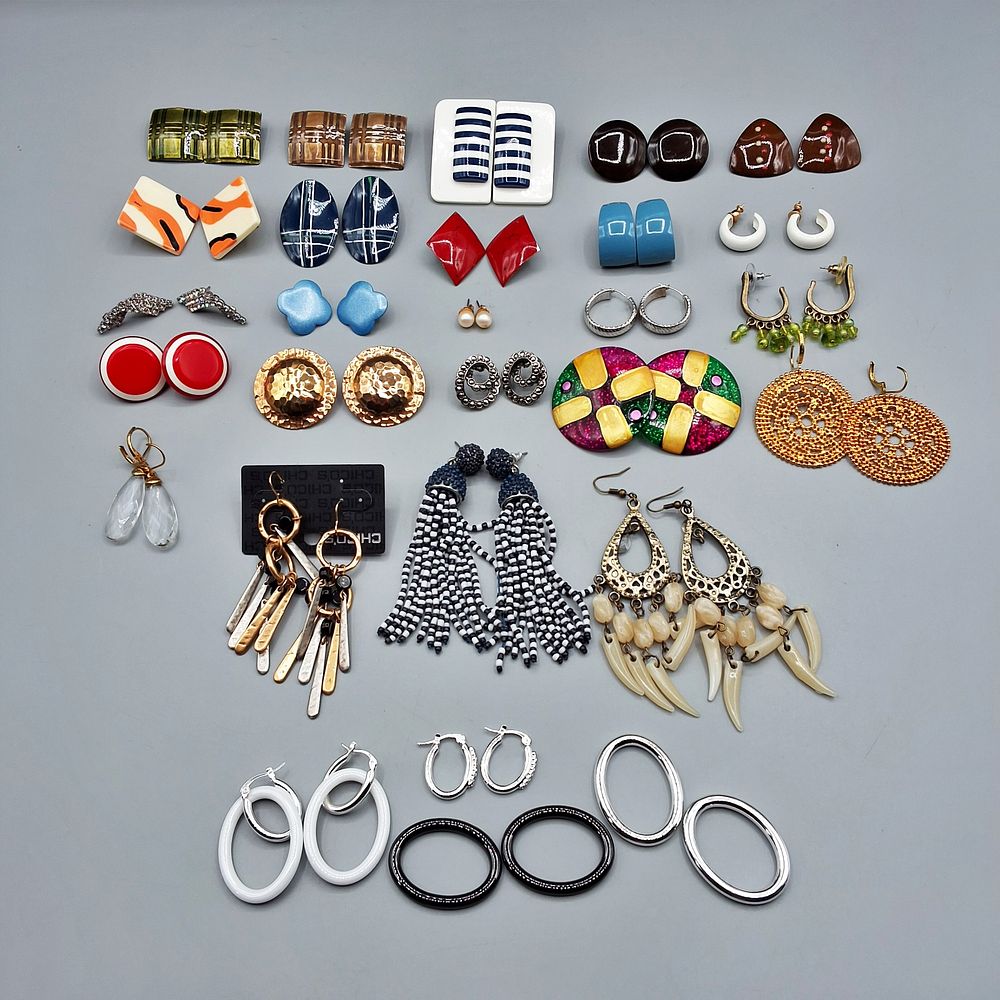 Lot 158: 25 Pairs of Assorted Earrings