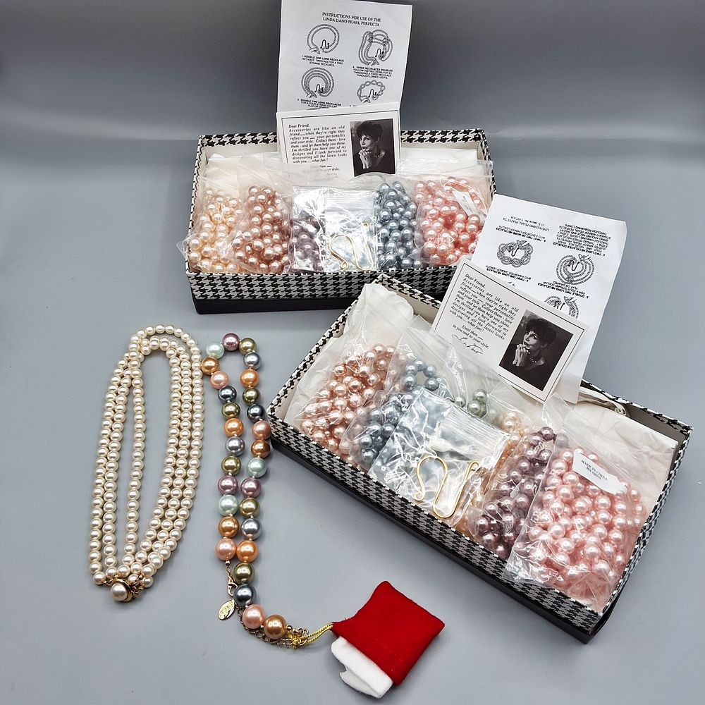 Lot 160: 15 Faux Pearl Necklaces - Linda Dano