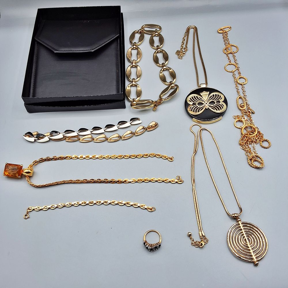 Lot 161: 7 Gold Tone Necklaces and Ring - Joan Rivers