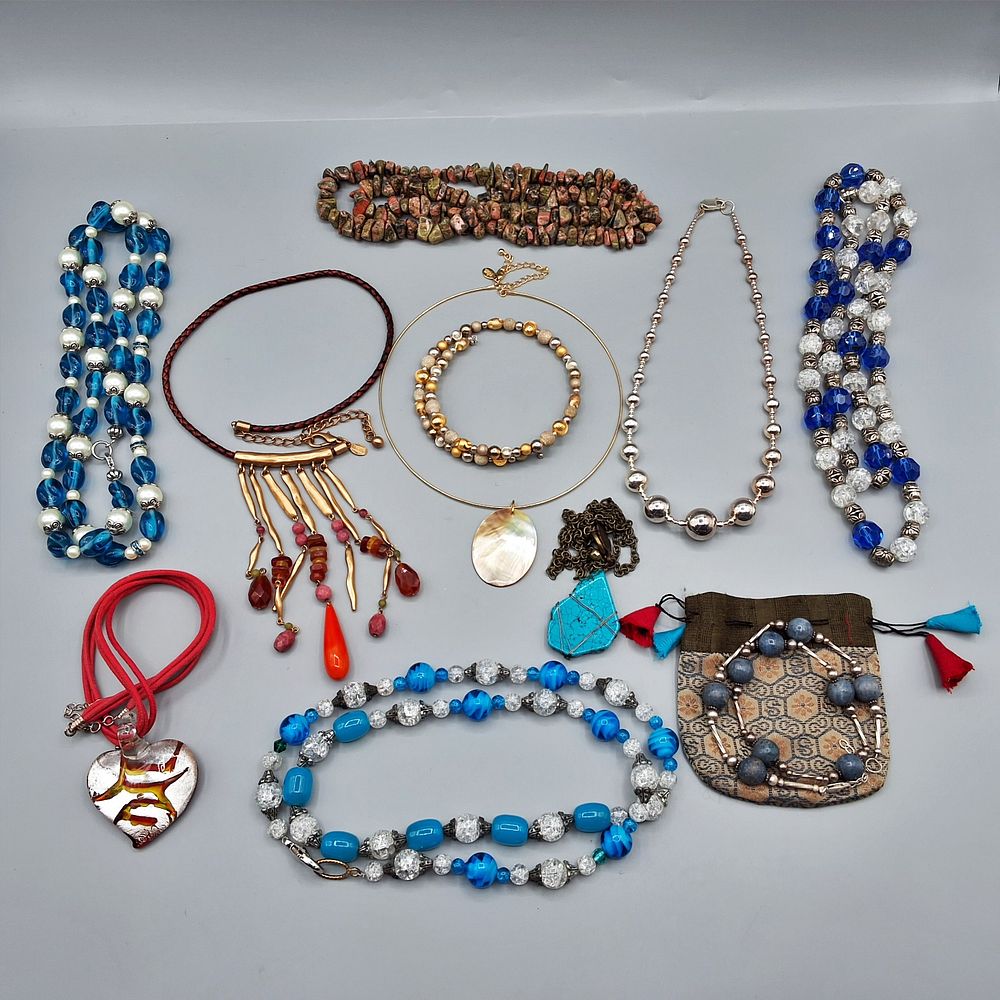 Lot 169: 11 Assorted Necklaces