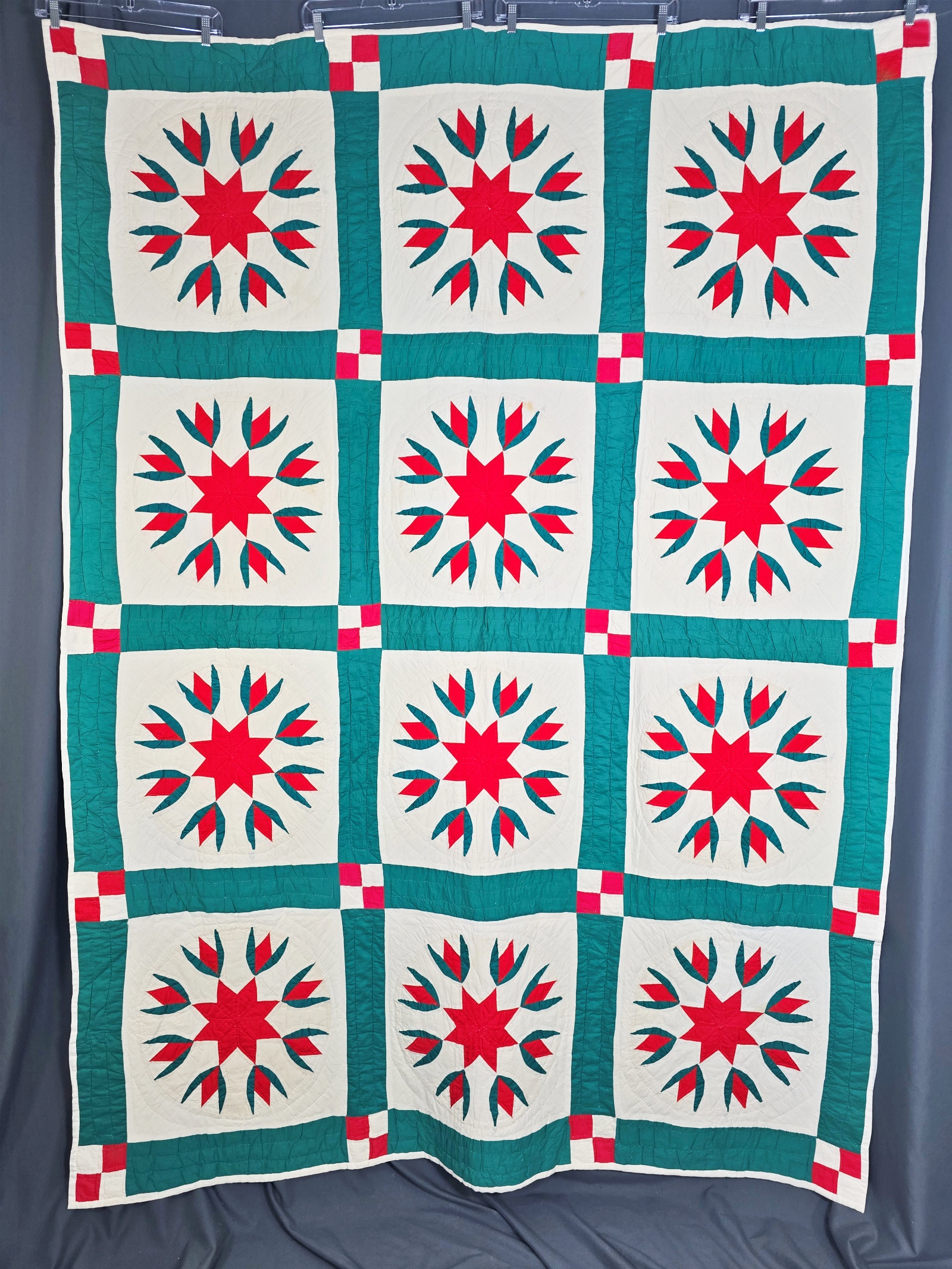 Vintage c1940 Cottage Tulips Quilt