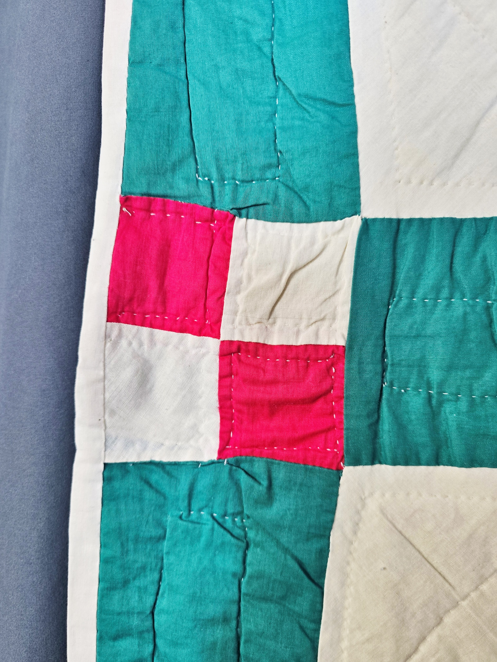 Vintage c1940 Cottage Tulips Quilt