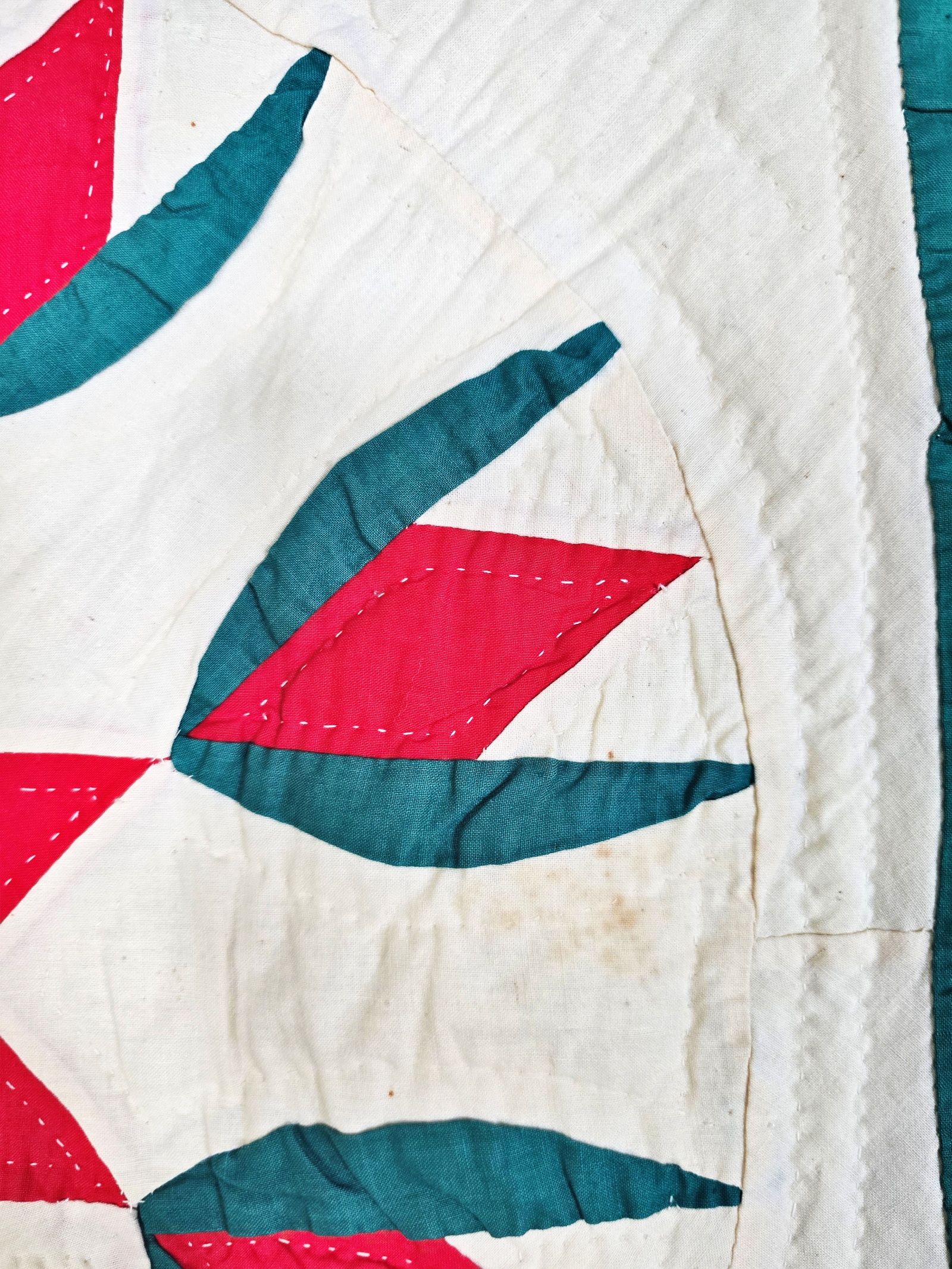 Vintage c1940 Cottage Tulips Quilt