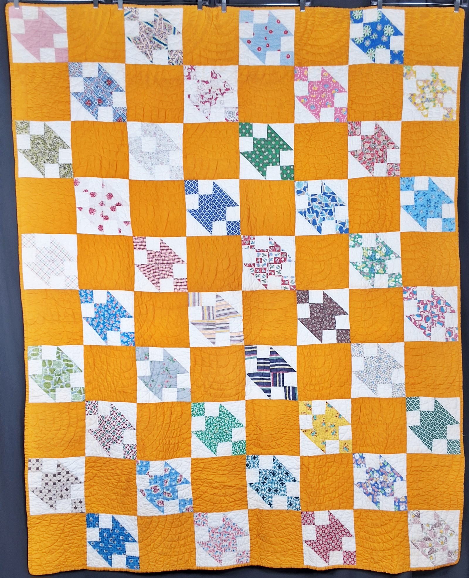 Vintage c1940 Hour Glass Quilt