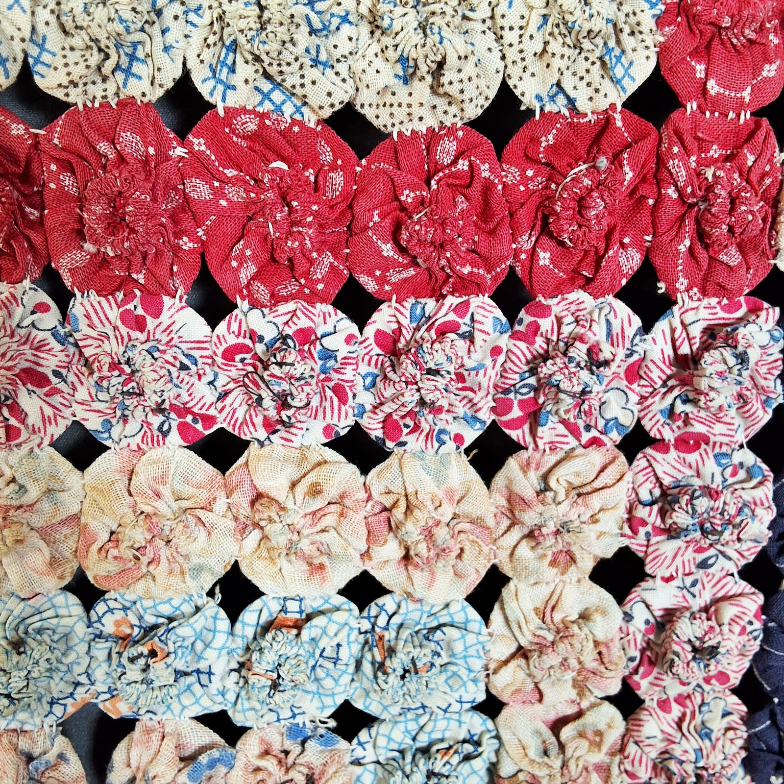Vintage c1940 Yo Yo Quilt