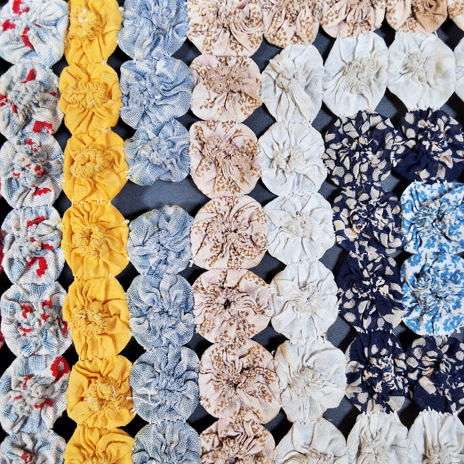 Vintage c1940 Yo Yo Quilt