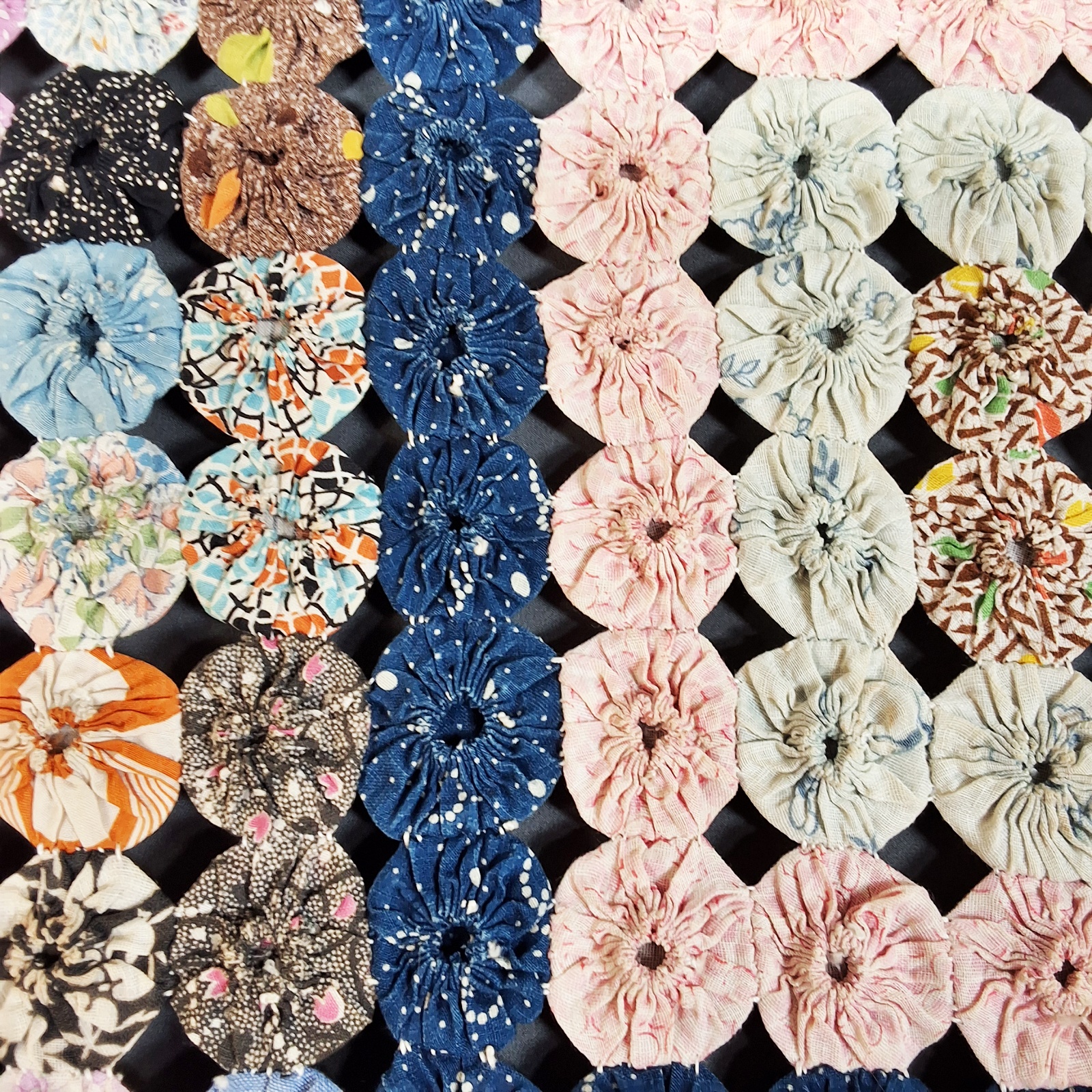 Vintage c1940 Yo Yo Quilt