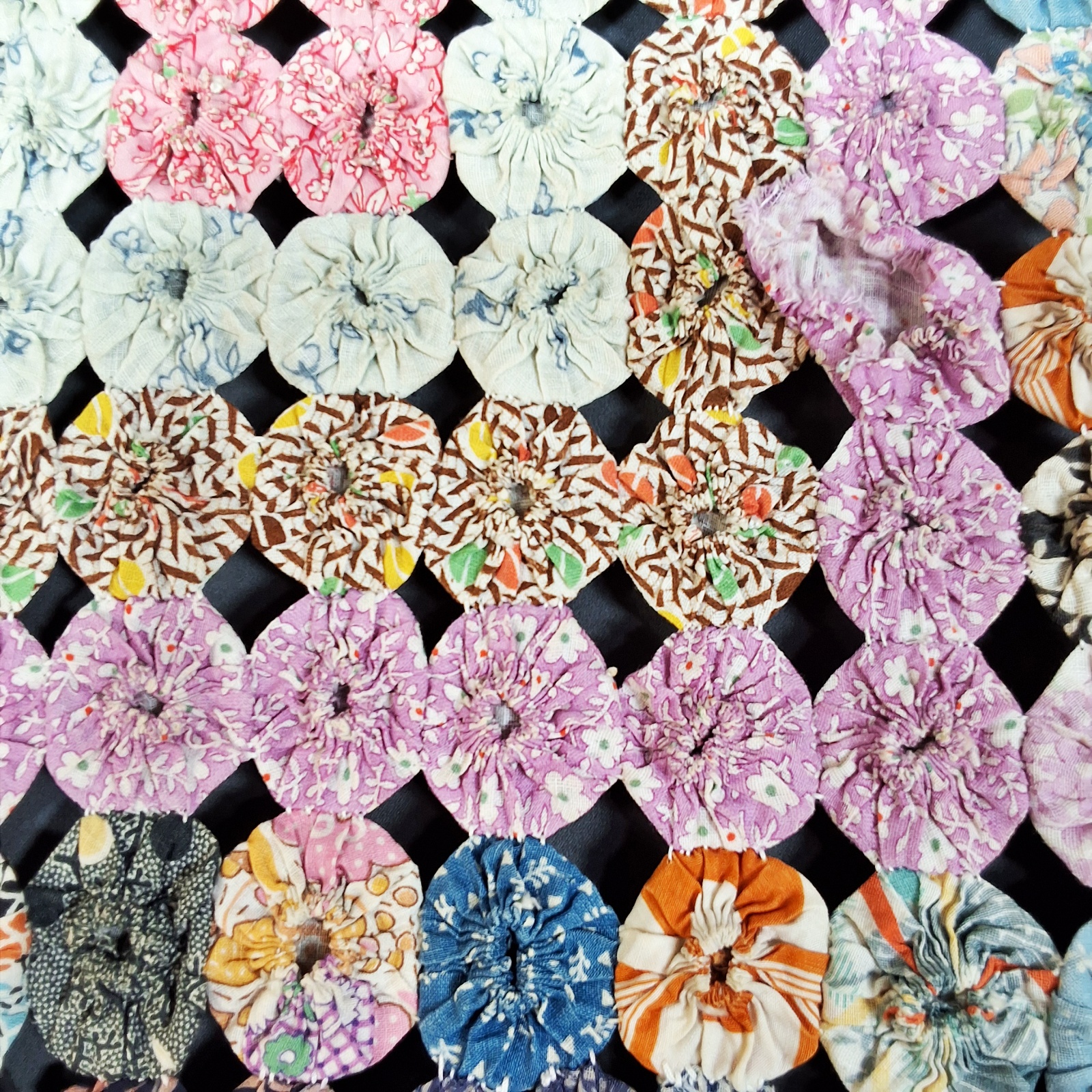 Vintage c1940 Yo Yo Quilt