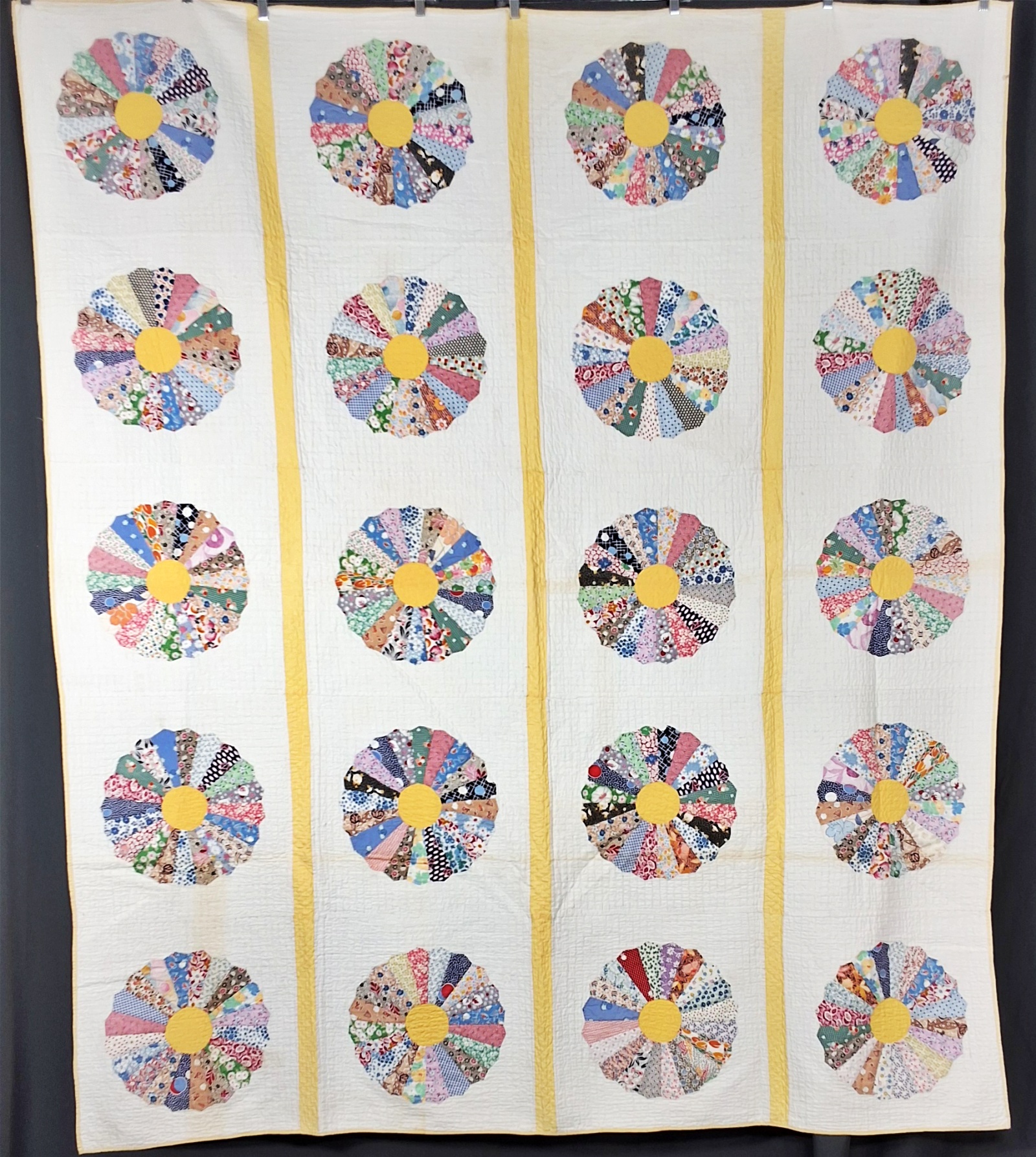 Vintage c1930 Dresden Plate Quilt