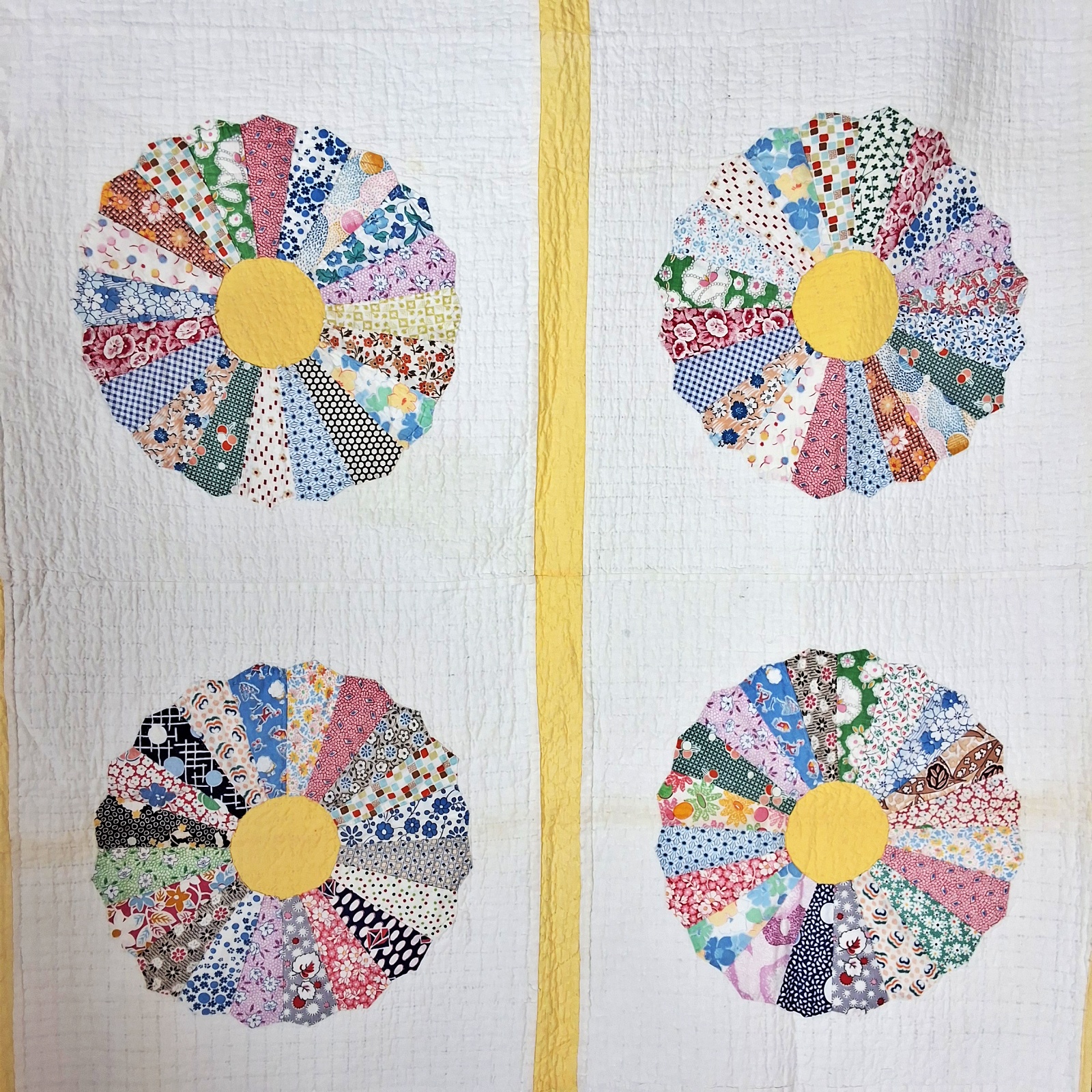 Vintage c1930 Dresden Plate Quilt