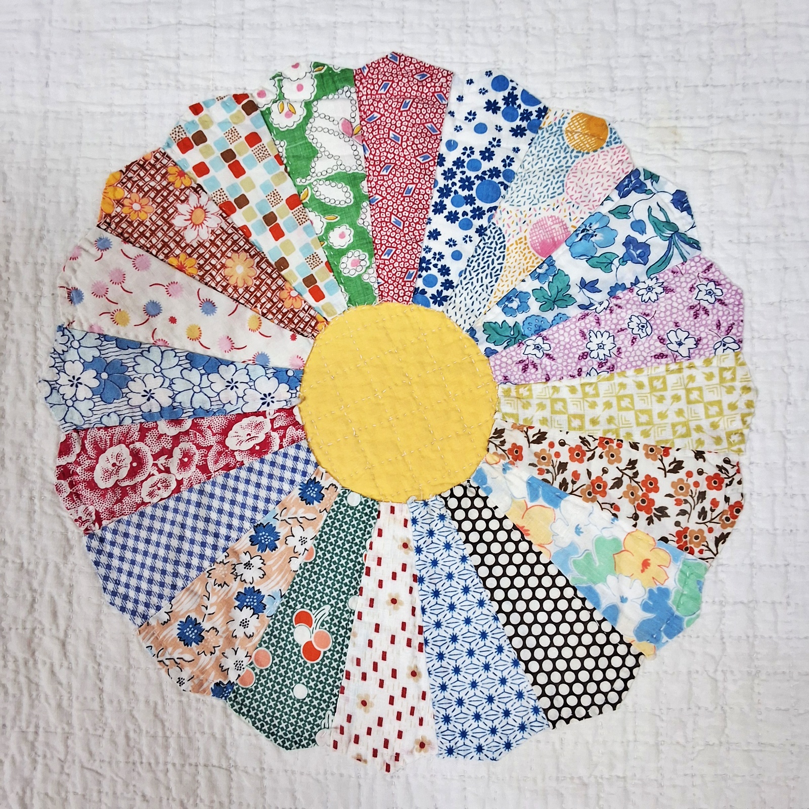 Vintage c1930 Dresden Plate Quilt