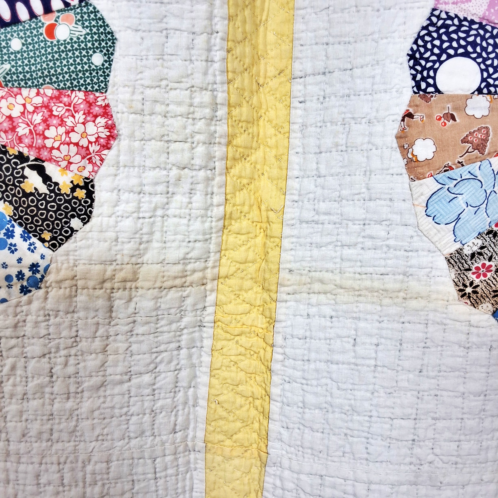Vintage c1930 Dresden Plate Quilt