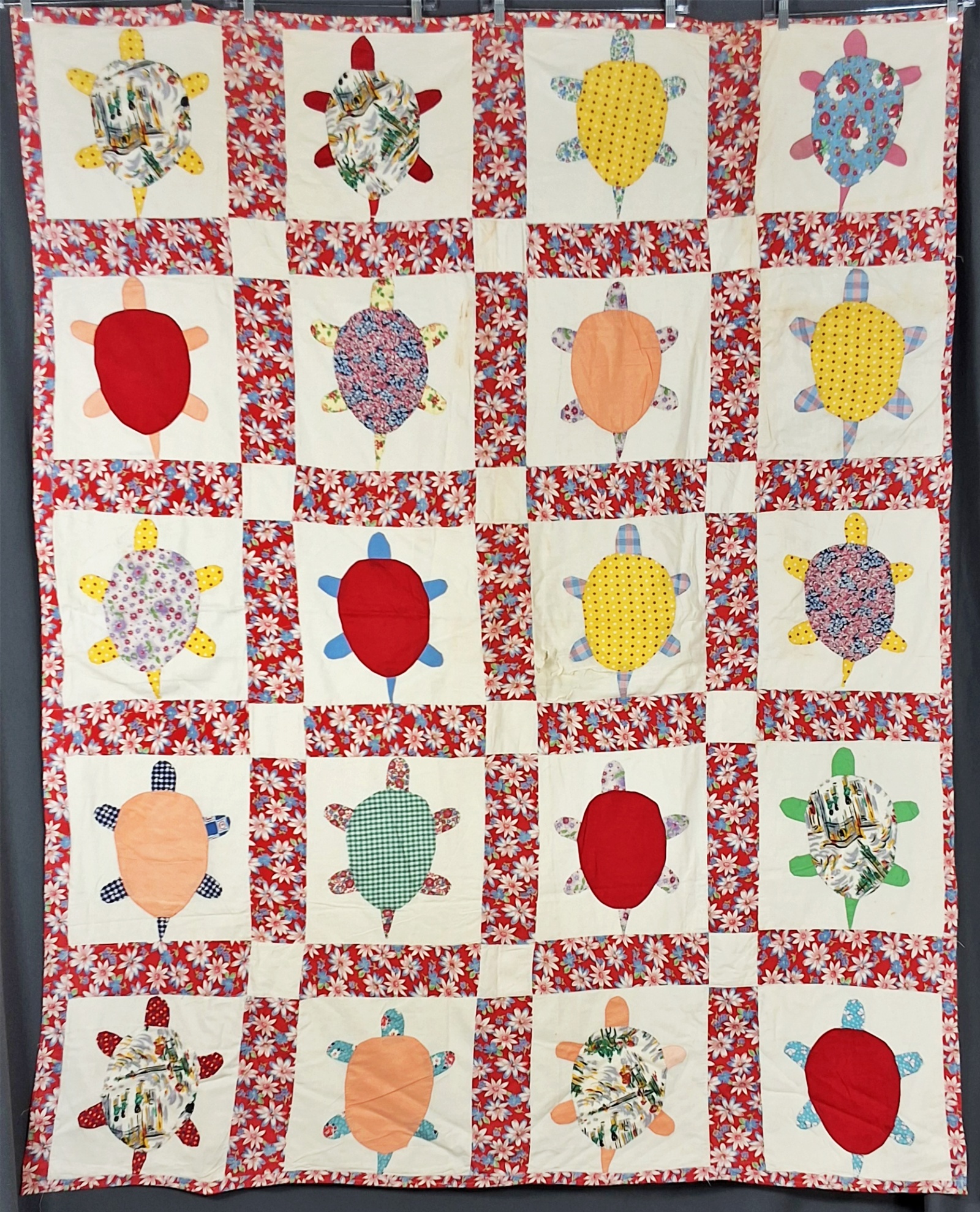 Vintage c1950 Turtle Summer Quilt