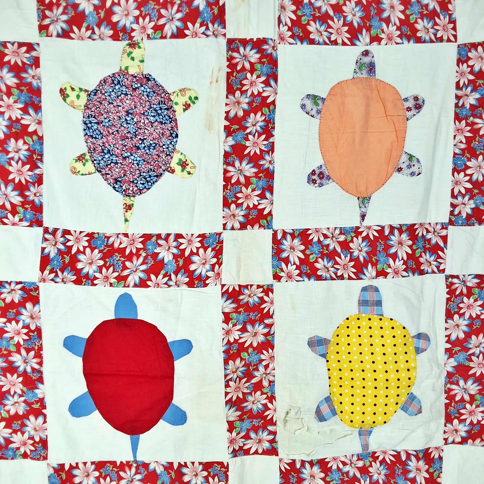 Vintage c1950 Turtle Summer Quilt