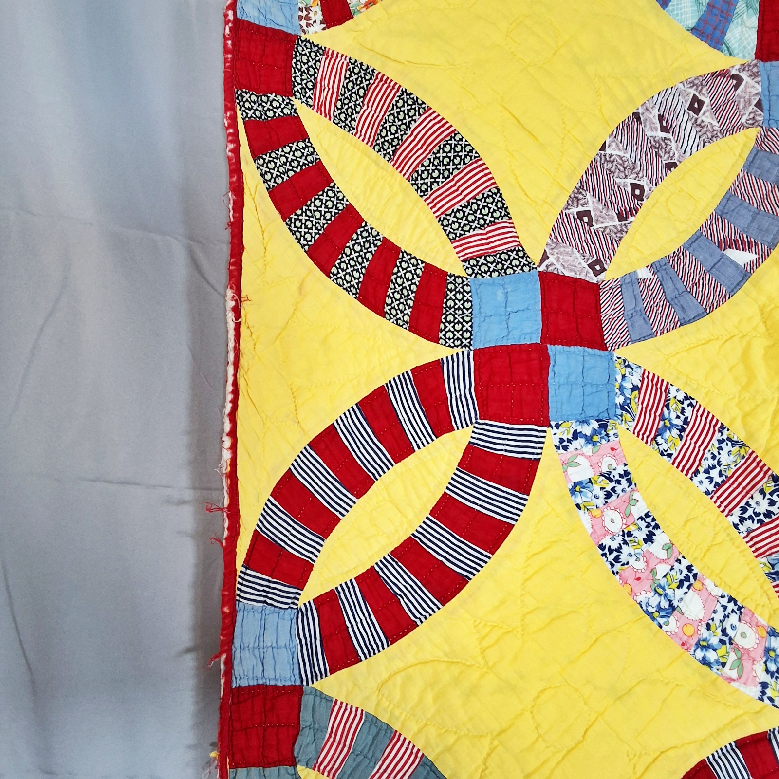 2 Vintage 1940s Double Wedding Ring Quilts