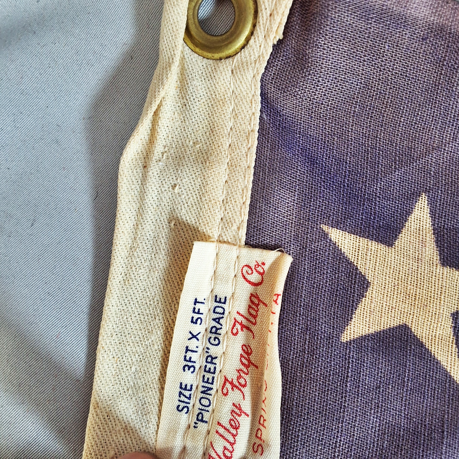 7 Vintage American Flags