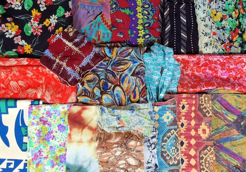 Vintage Floral Fabrics - 19 Pieces