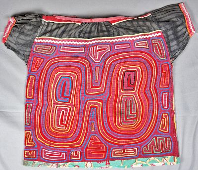 Guna Mola Blouse Double Oval Labyrinthine Composition. Panama (Guna Yala), circa 1970s13.5 &times; 
