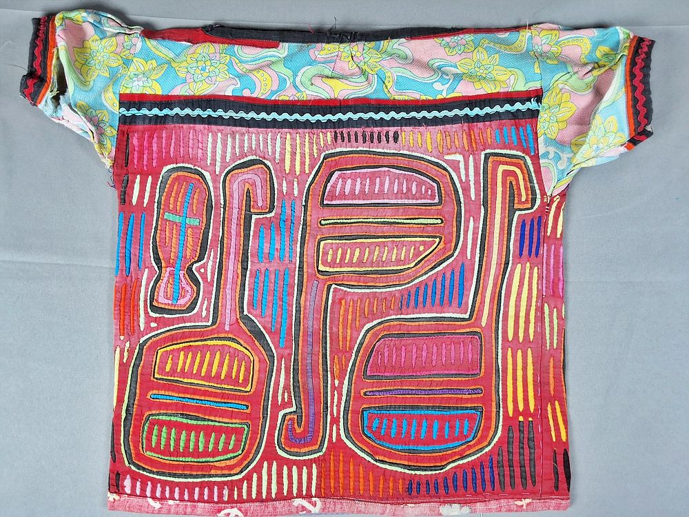 Lot 233: Guna Mola Blouse Stylized Ladles and Implements