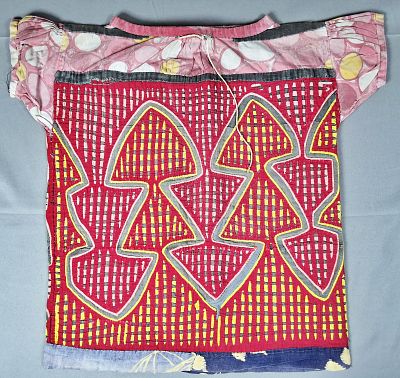 Guna Mola Blouse Interlocking Arrow and Triangle Grid Composition. Panama (Guna Yala), circa 