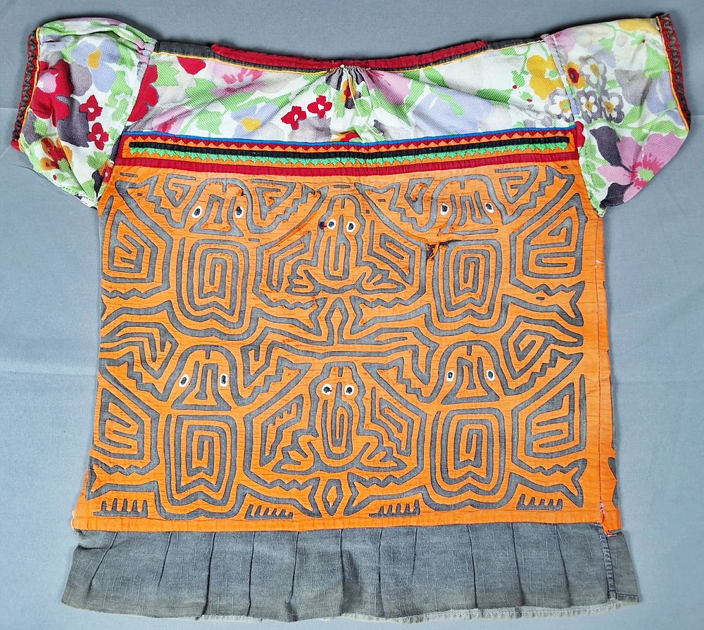 Lot 235: Guna Mola Blouse Abstract Frog Figures
