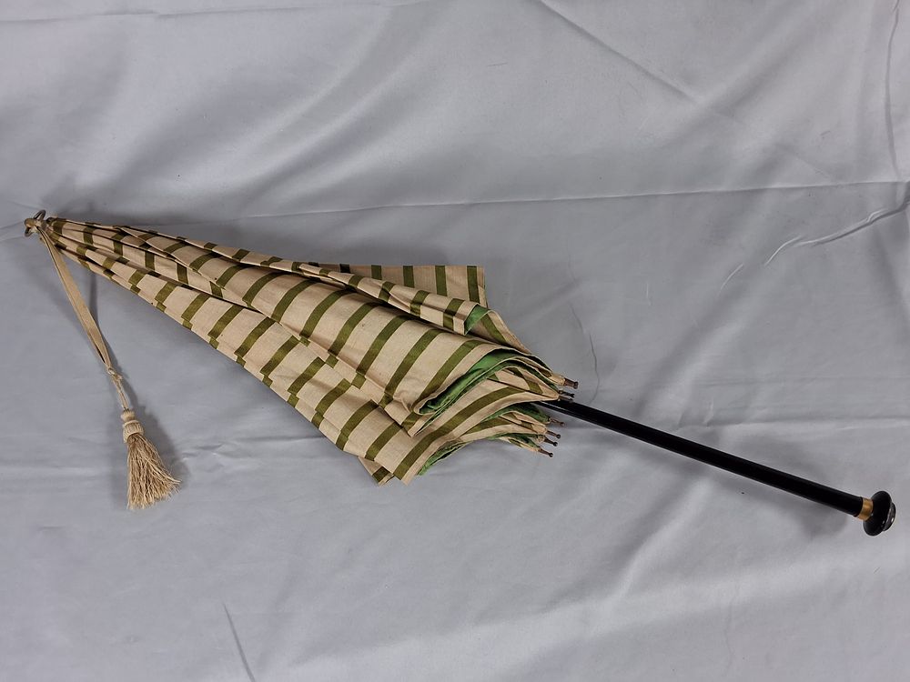 Lot 4: Antique 1880s Parasol with Silk Taffeta