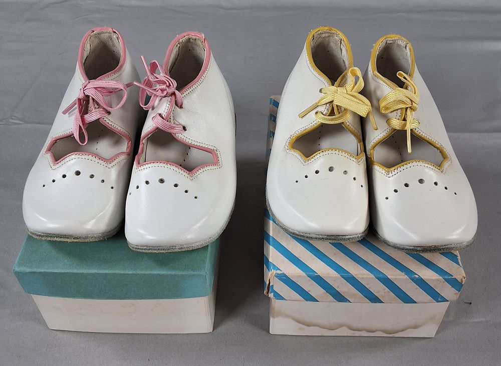 Lot 8: 2 Pairs of Vintage Toddler Leather Shoes