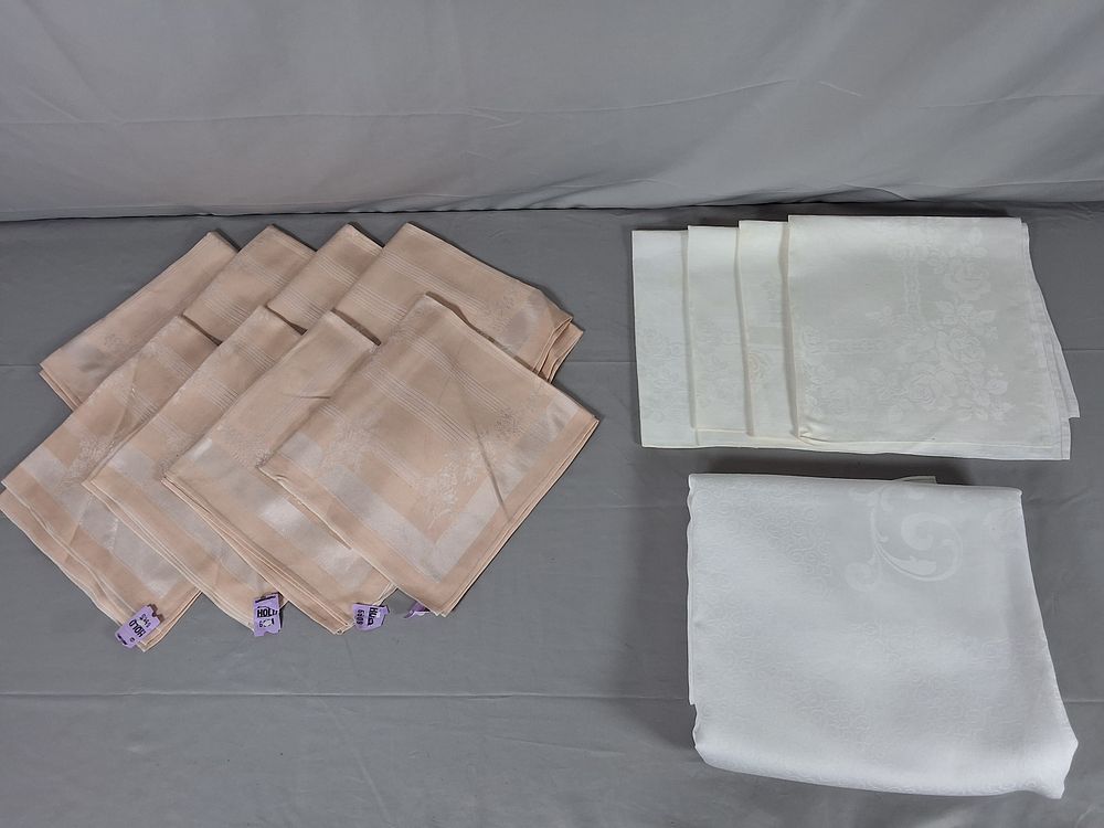 Lot 7: 12 Damask Napkins and Tablecloth
