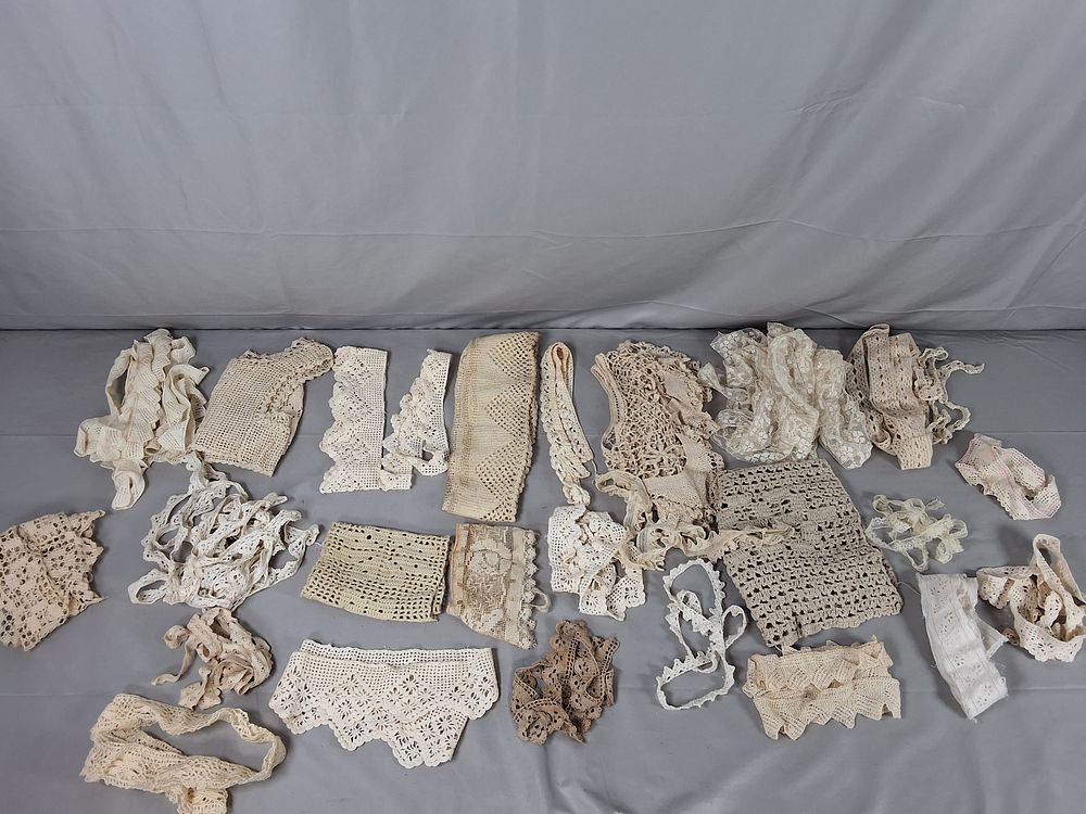 Lot 22: Assortment of Lace Trim - Filet