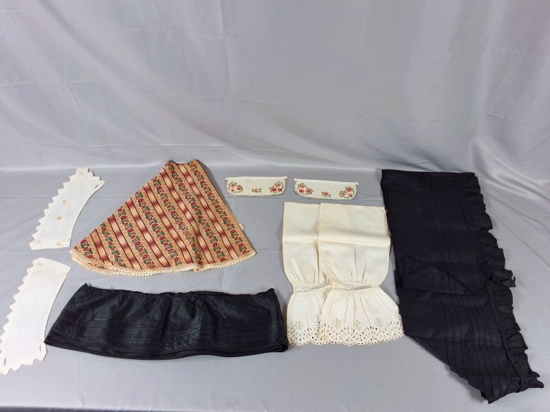 Lot 5: Sleeves, Cuffs, Hems, and More
